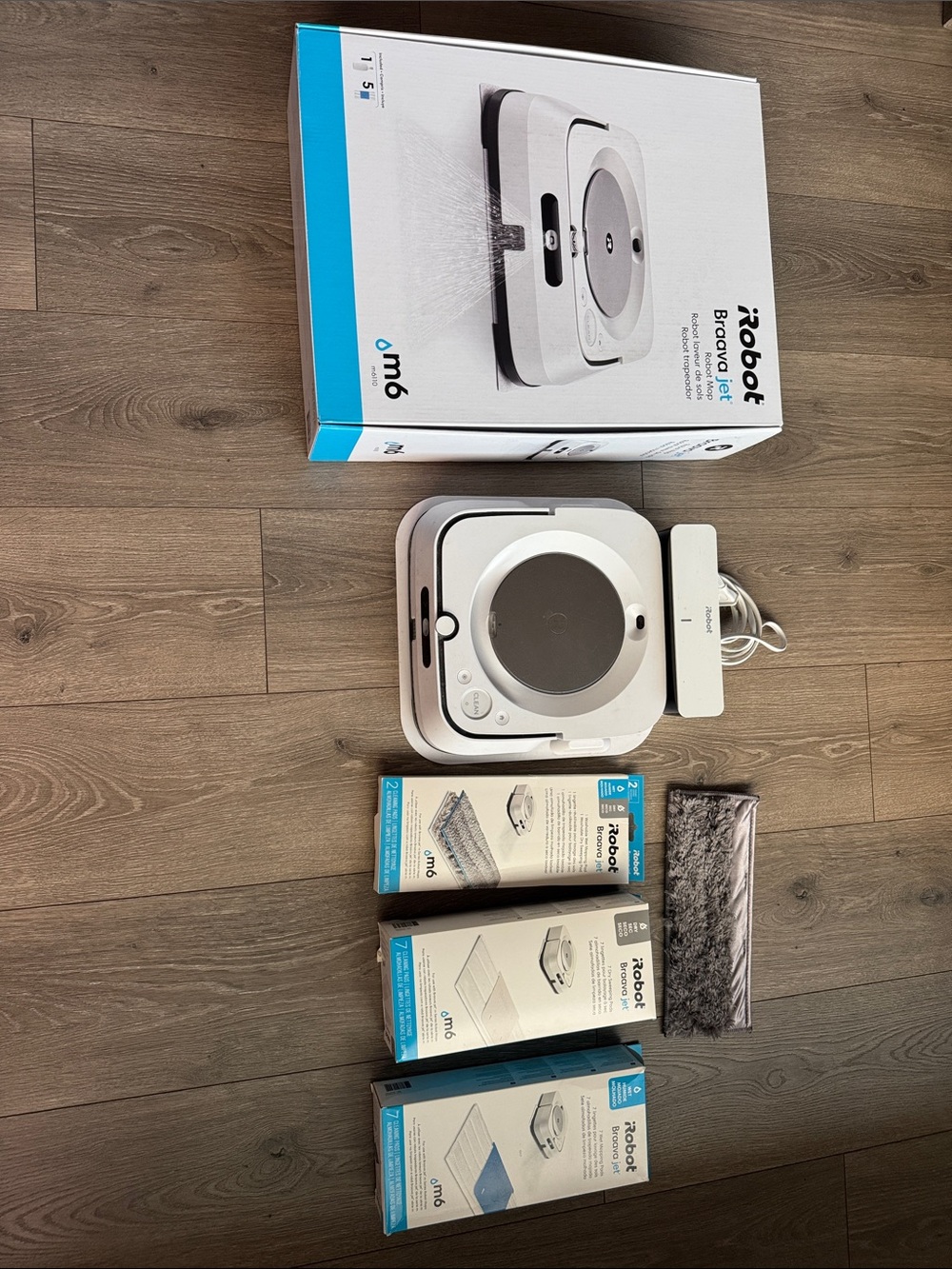 iRobot Braava jet m6 White Robot Mop with Accessories